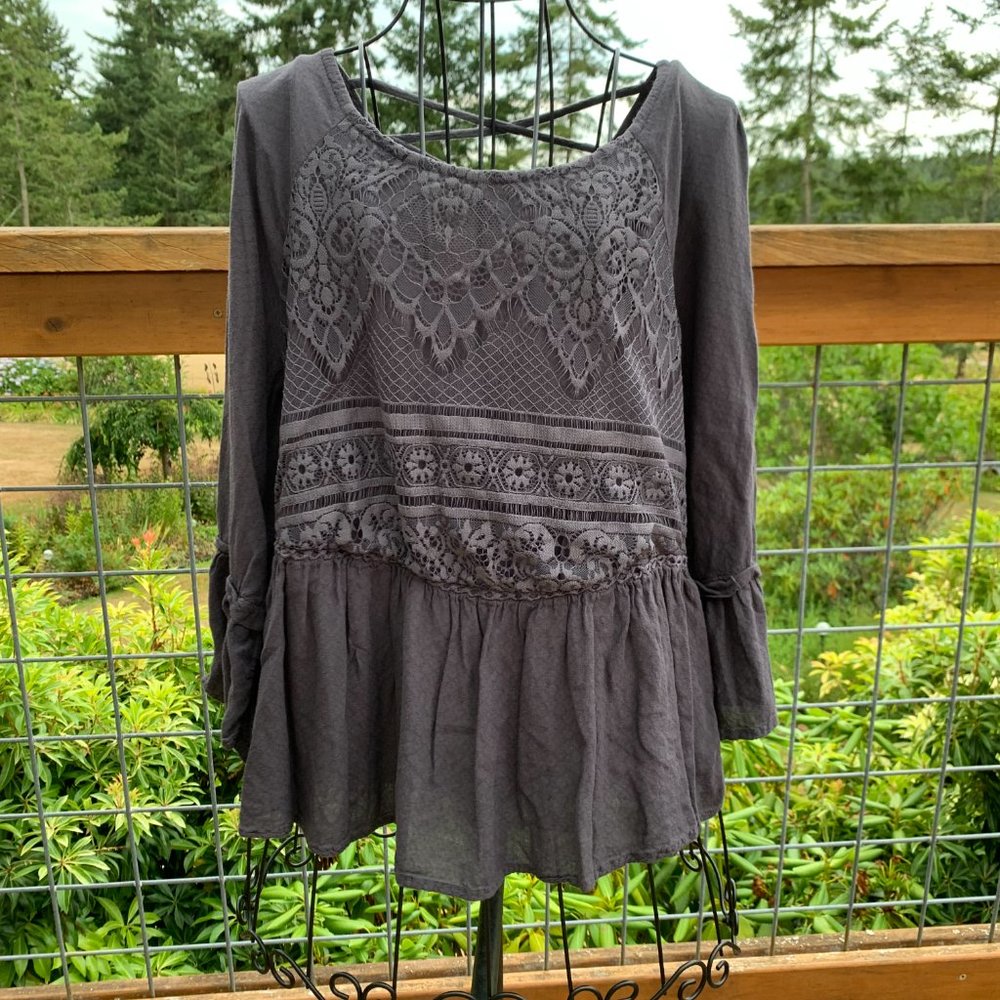 Knox Rose Ladies Small Gray Blouse with Lace Inlay on Front and Criss-Cross Back